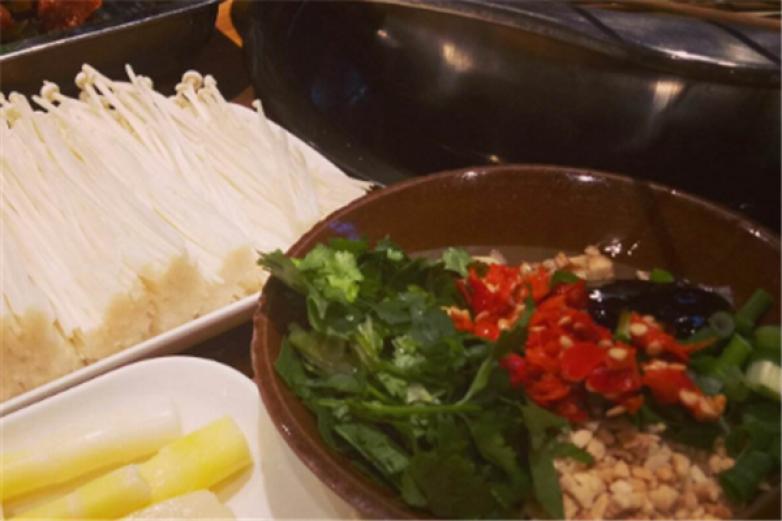 捞一把铜锅串串香